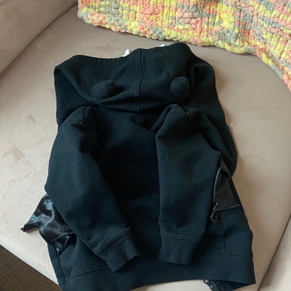 Fun Circo Black Bat Full-Zip Hoodie with Bat Wings, Ears and Teeth 18 mos - Picture 5 of 5